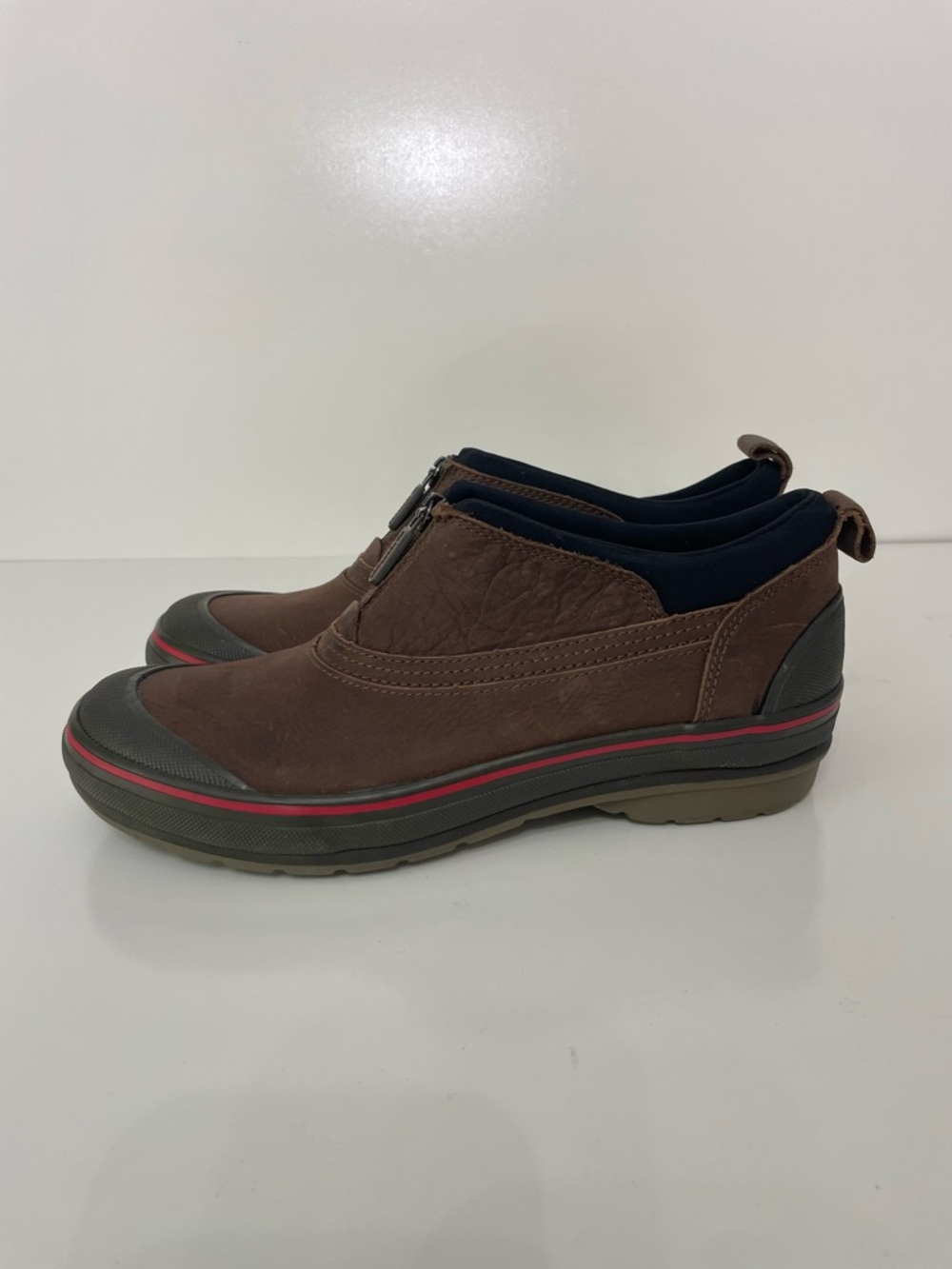Clarks Outdoor Muckers Brown Leather Low Top Weatherproof Boots, size 9.5